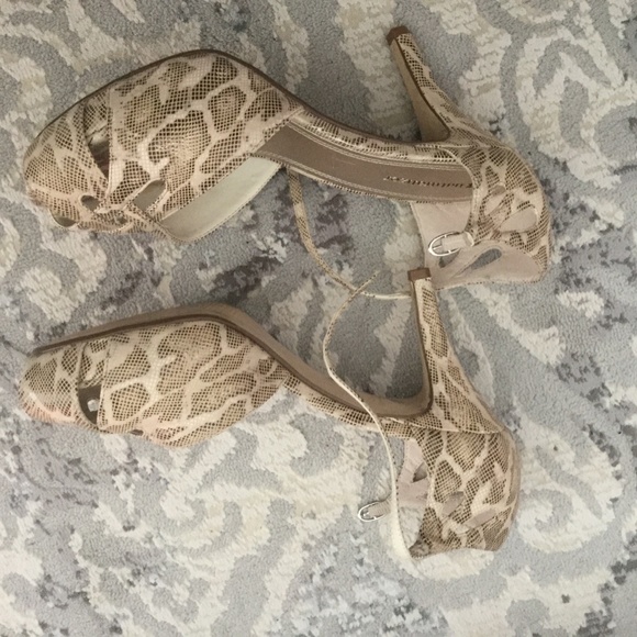 Naturalizer Snake Print Heels!! - Picture 3 of 7